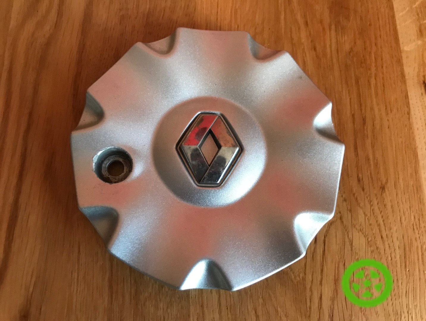 Оригинальный колпачок на диски Renault 8200048120