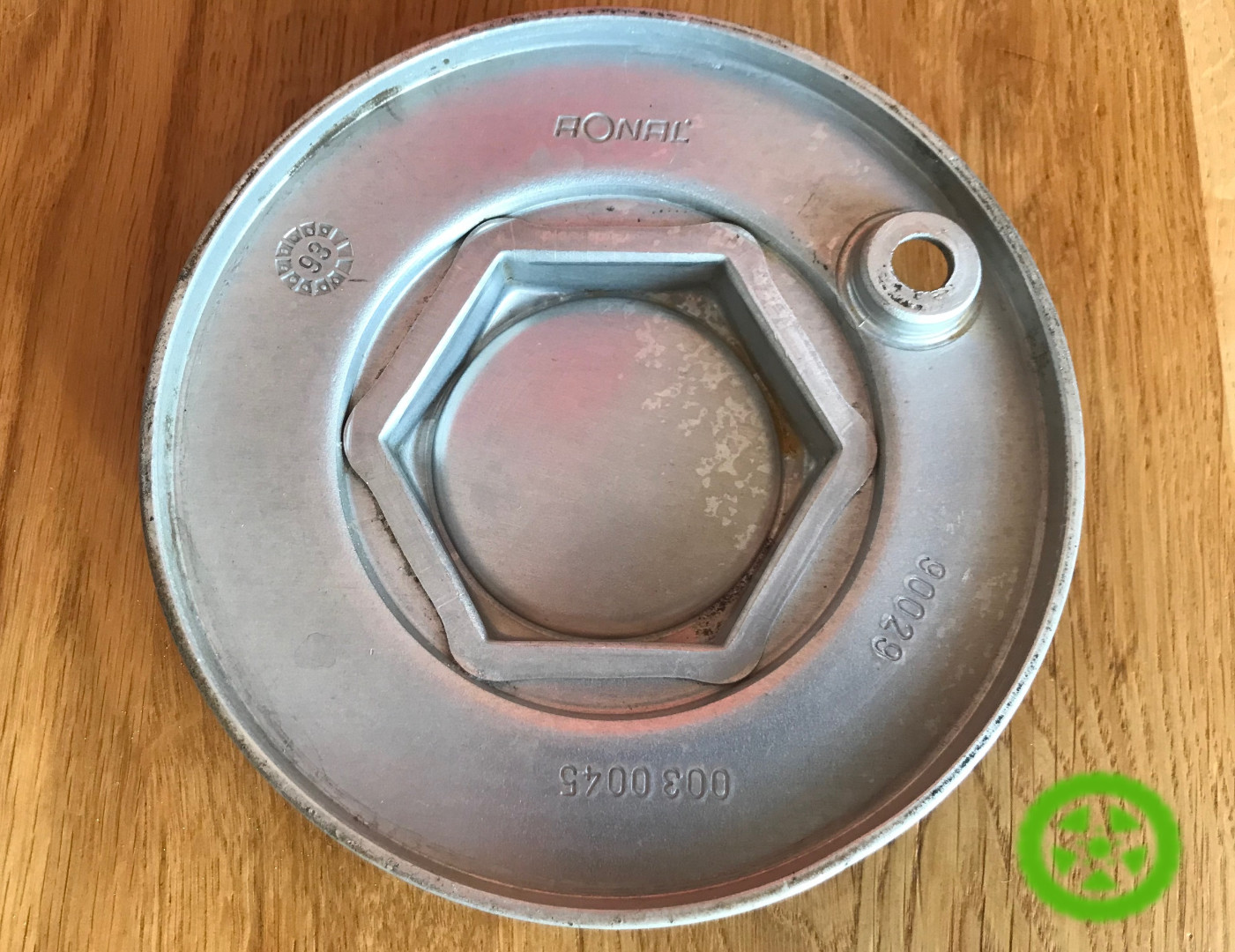 Оригінальний ковпачок  Opel для дисків Ronal 0030045
