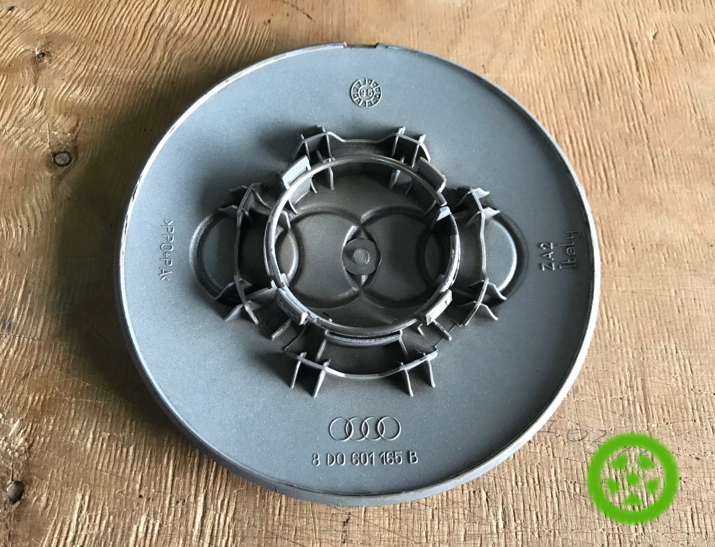 Оригінальний ковпачок для дисків без логотипу Audi 8D0601165B