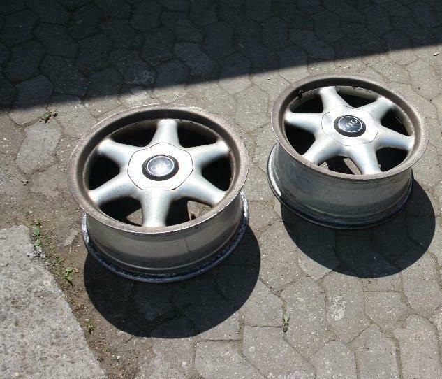 Оригінальний ковпачок для дисків Audi 4A0071214