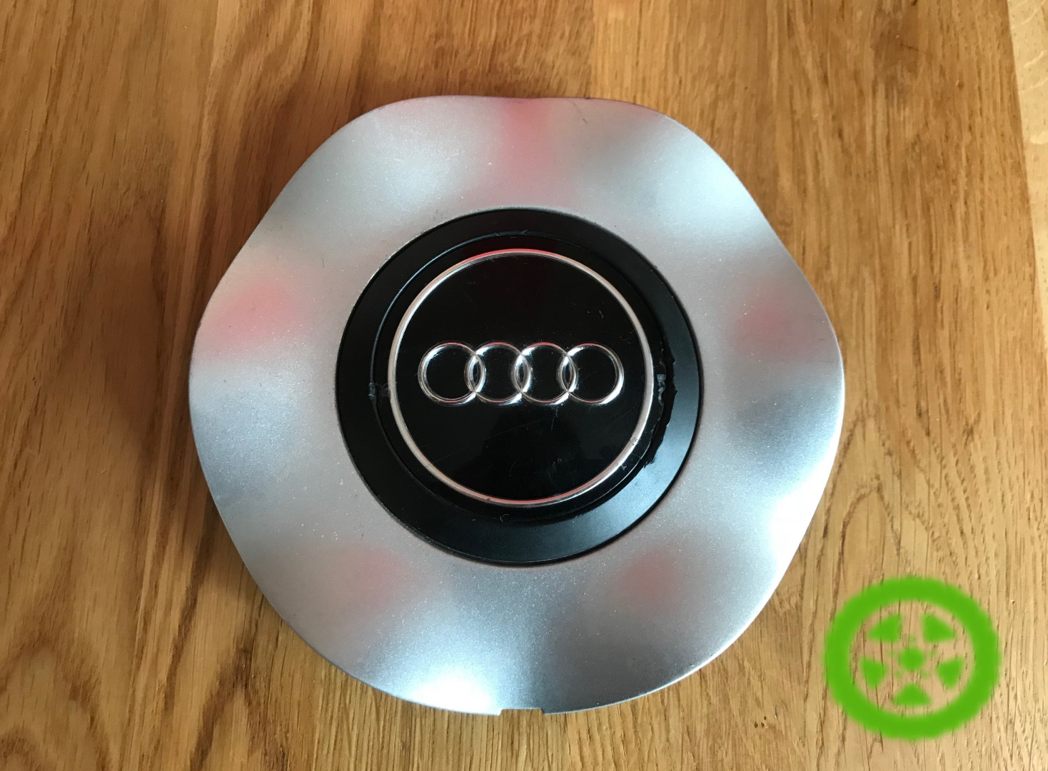 Оригинальный колпачок на диски Audi 4A0071214