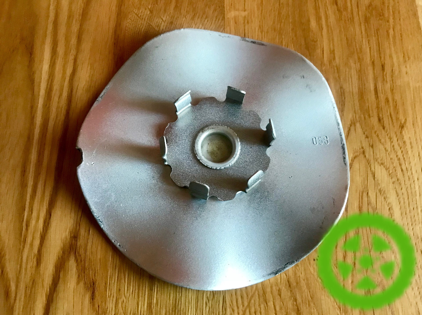 Original center caps for alloy wheels with Renault 058