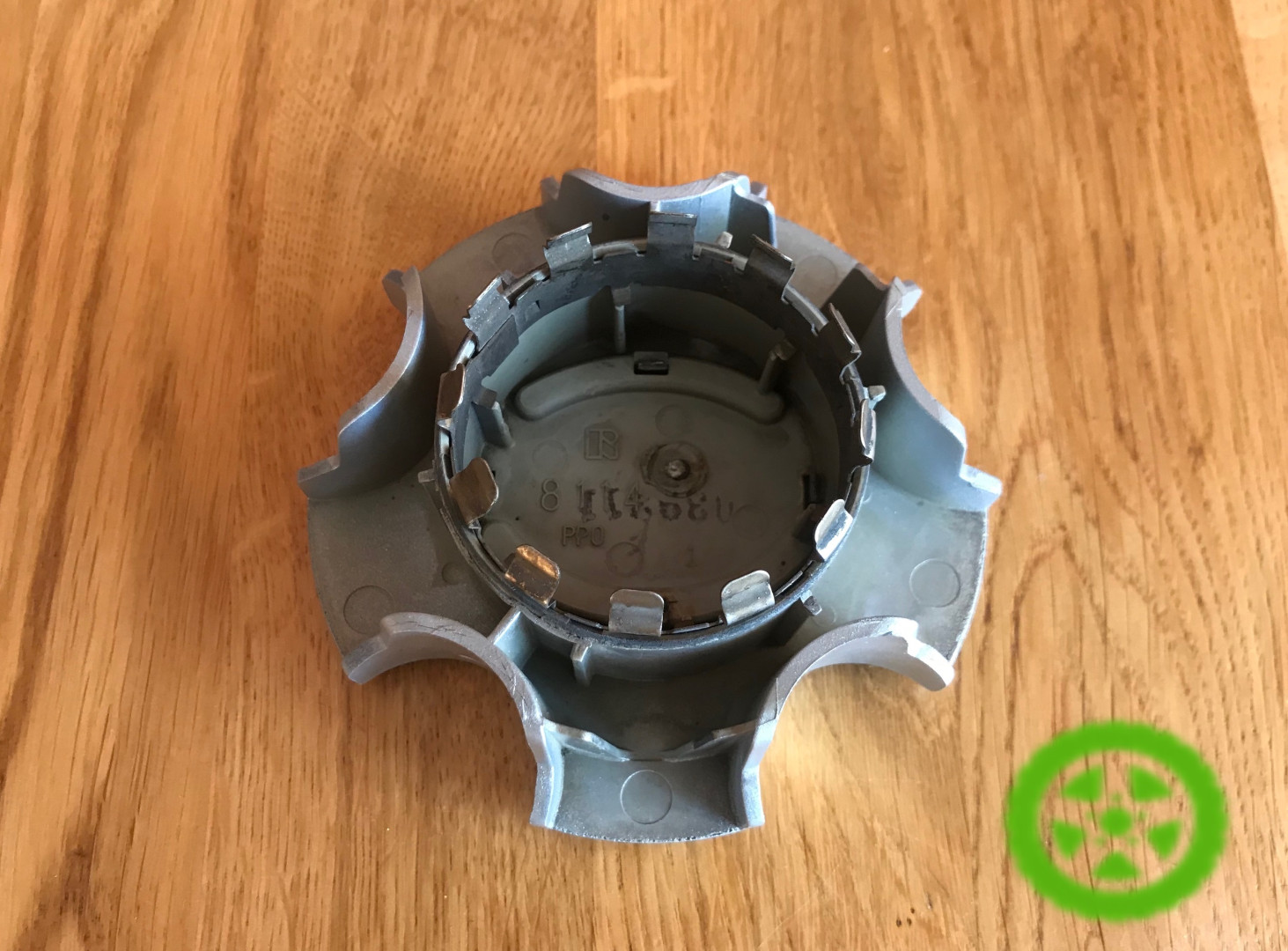 Оригінальний ковпачок для дисків Toyota 8114 | 42603-33020