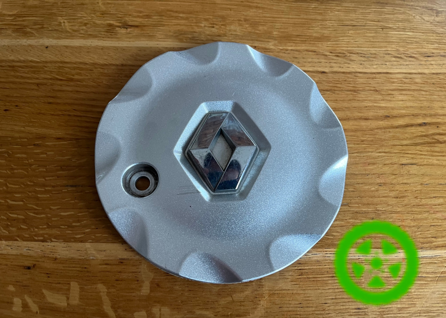 Оригинальный колпачок на диски Renault 8200412202