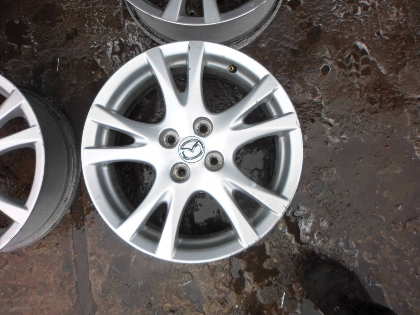 Оригінальний ковпачок для дисків Mazda D43637190