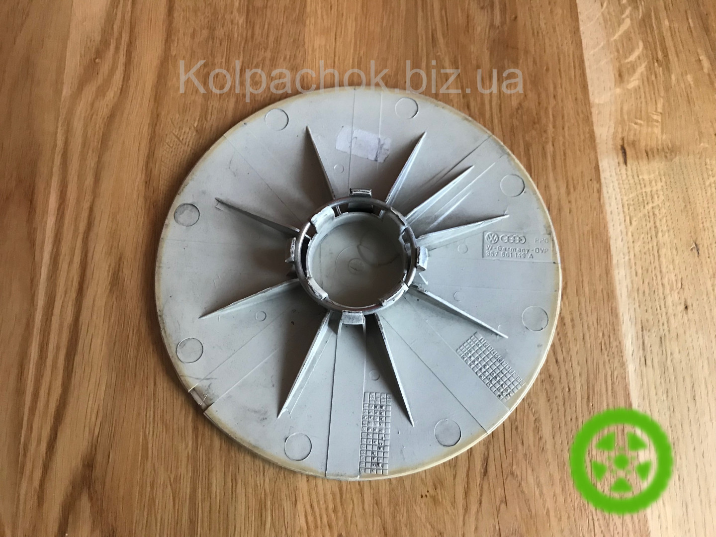 Оригінальний ковпачок для дисків Volkswagen 357601149A