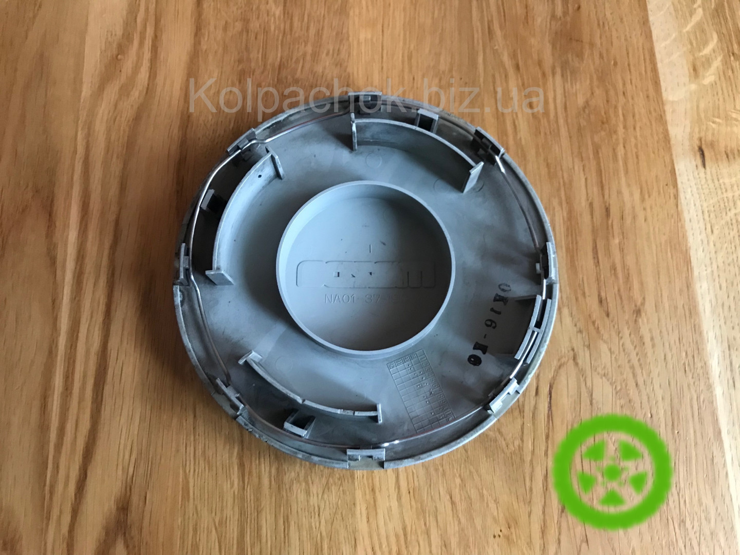 Оригінальний ковпачок для дисків Mazda NA01-37-190