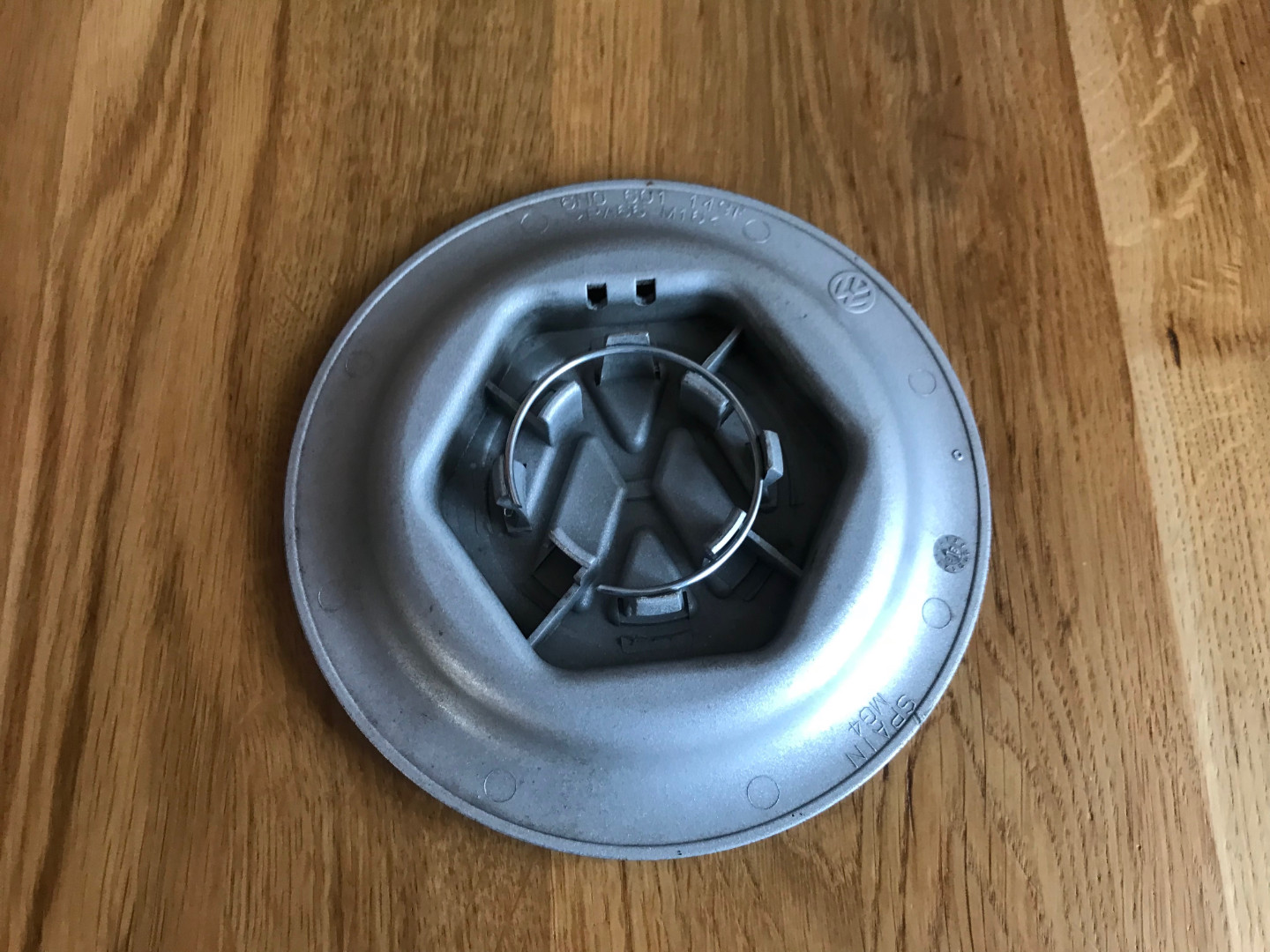 Оригинальный колпачок на диски Volkswagen Polo 6N0601149F