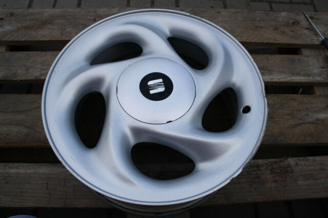 Оригінальний ковпачок для дисків Seat 6K0601149D