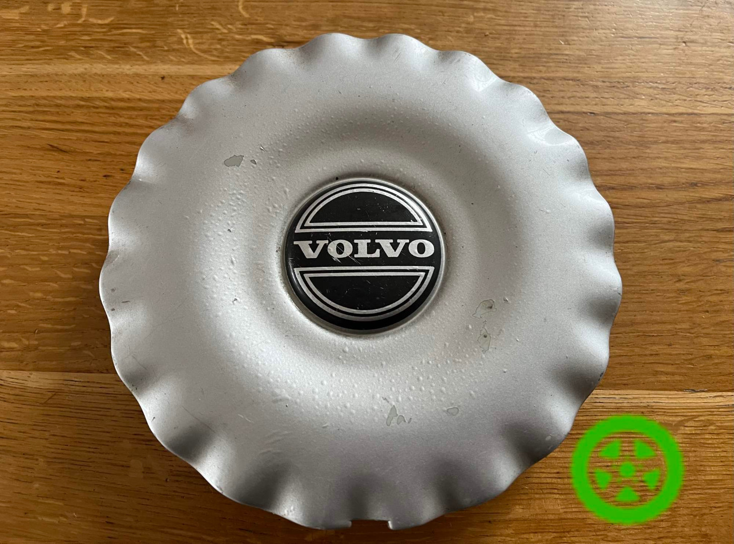 Оригинальный колпачок на диски Volvo 30813593