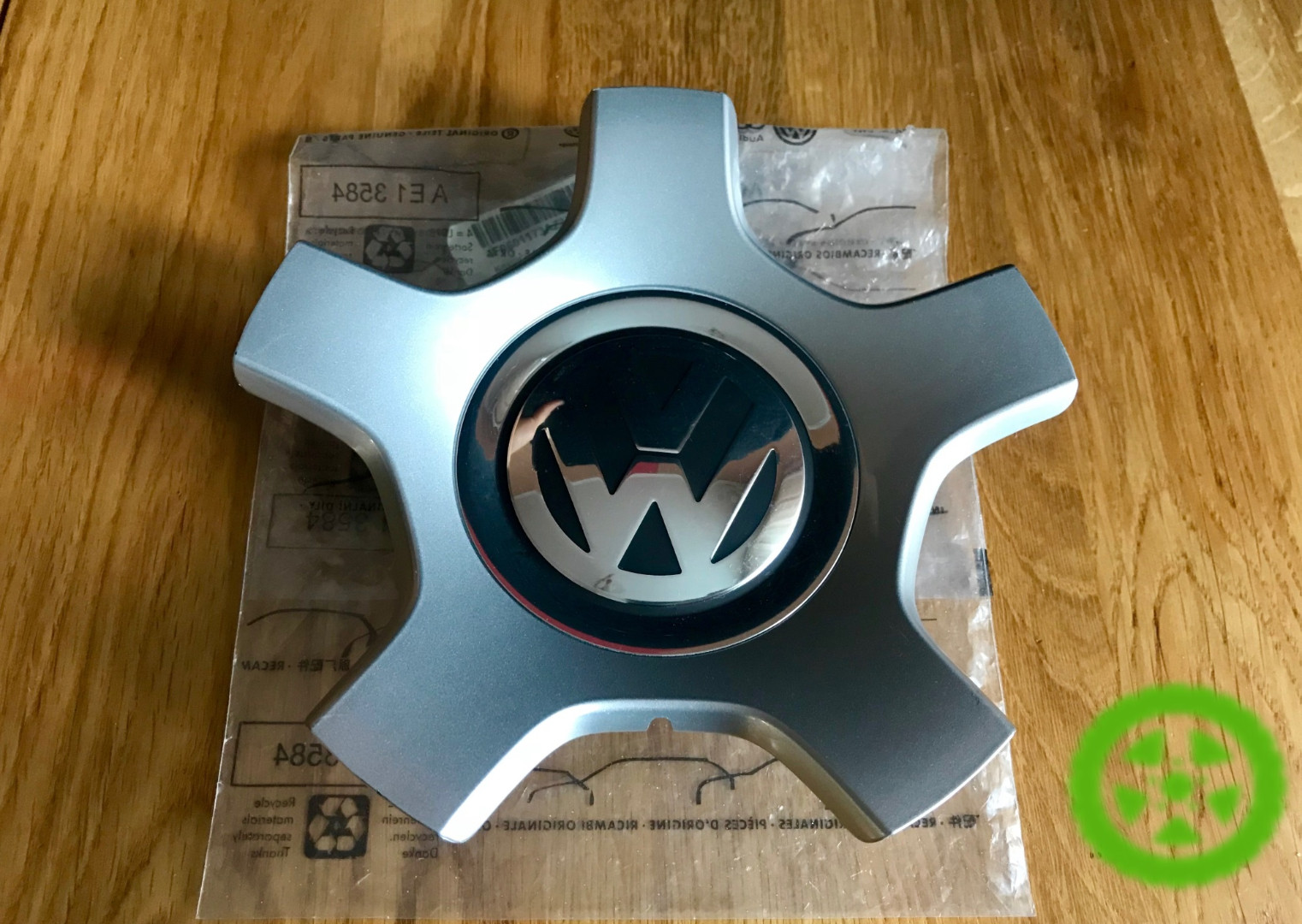 Оригинальный колпачок на диски Volkswagen  3C0601149R