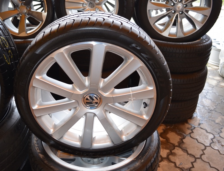 Genuine center cap for alloy wheels  Volkswagen  3C0601149R