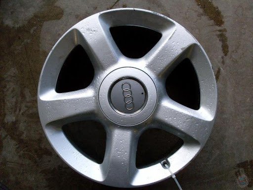 Оригінальний ковпачок для дисків Audi 4B0601165N