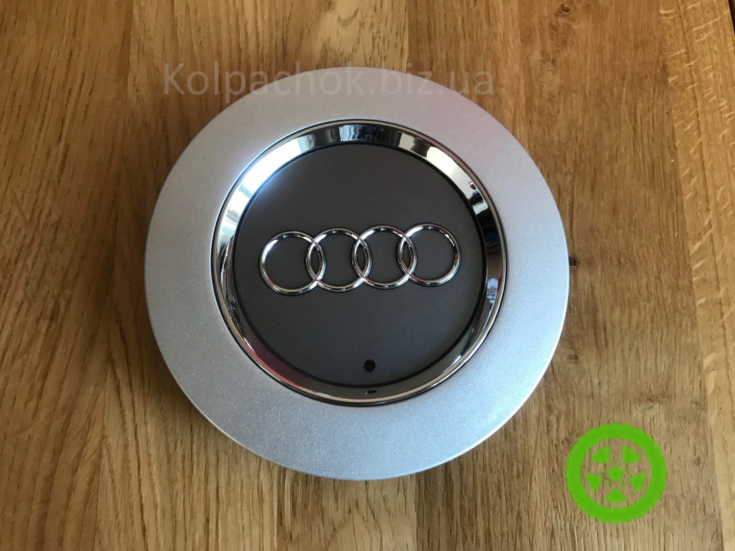 Оригинальный колпачок на диски Audi 4B0601165N