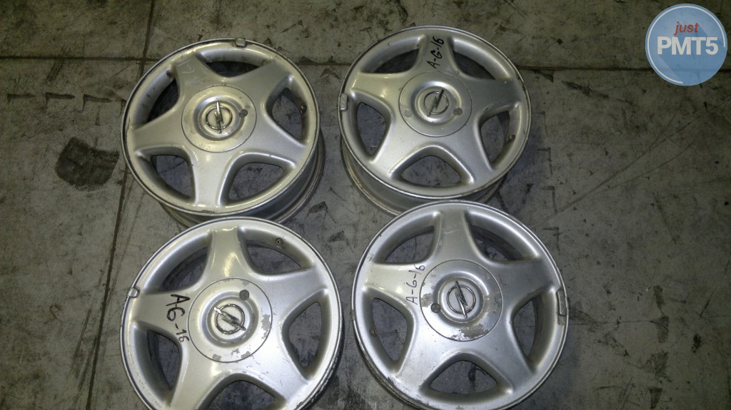 Оригінальний ковпачок на  диски Opel 90498215