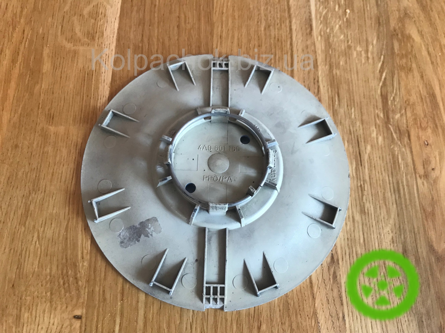 Оригинальный колпачок Volkswagen на диски Audi 4A0601165