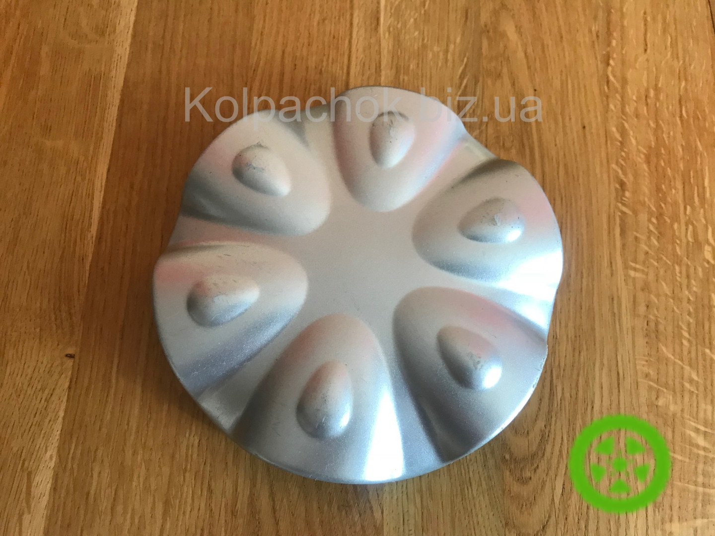 Оригинальный колпачок на диски Renault 7700834845-C