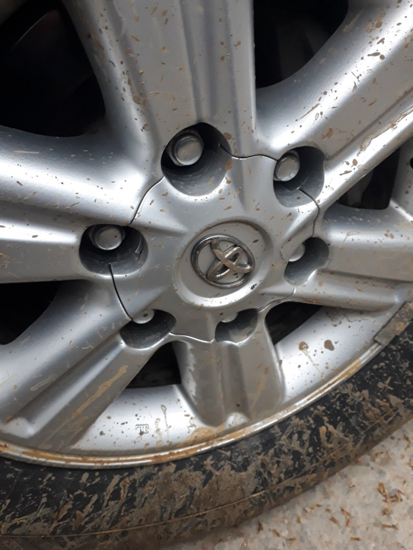 Оригінальний ковпачок для дисків Toyota Hilux 4260B-0K060