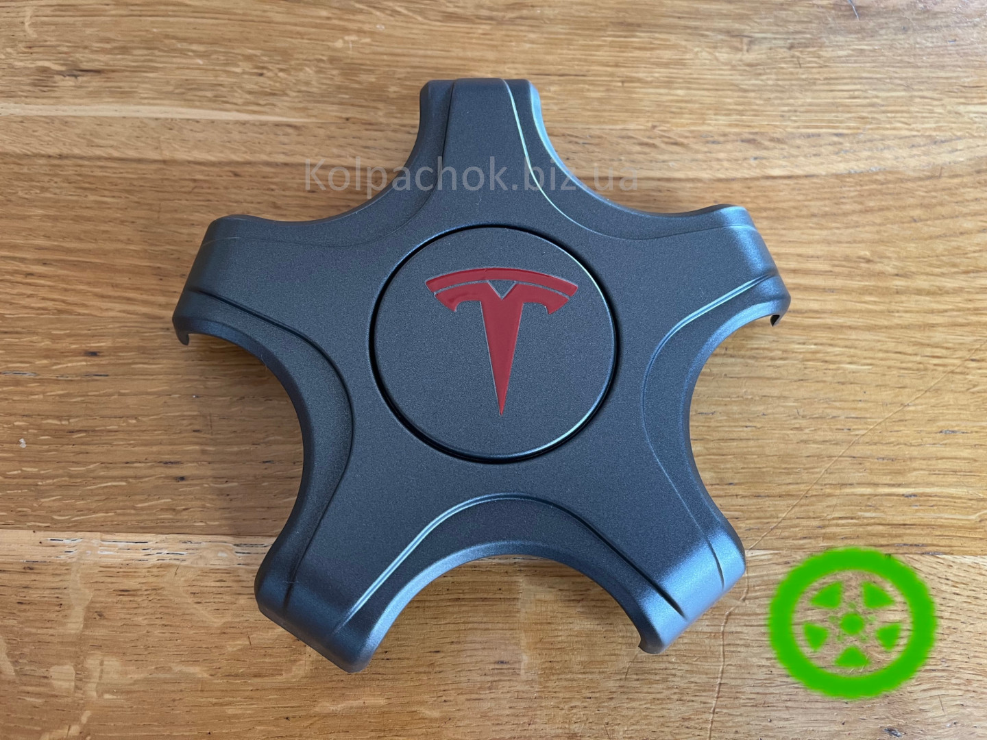 Колпачок на диски Tesla Model 3