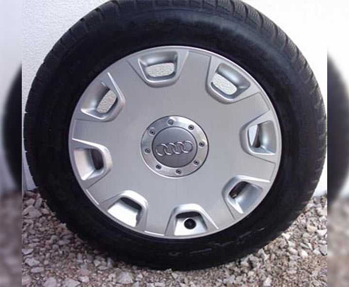 Оригінальний ковпачок для дисків Audi 4B3601165A