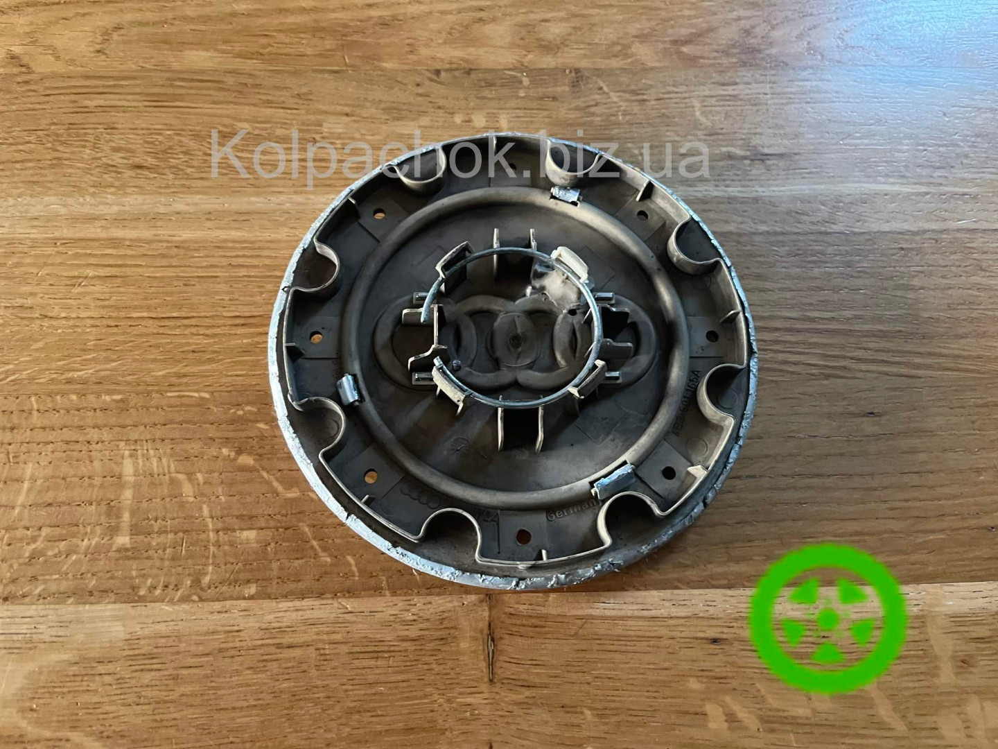 Оригінальний ковпачок для дисків Audi 4B3601165A