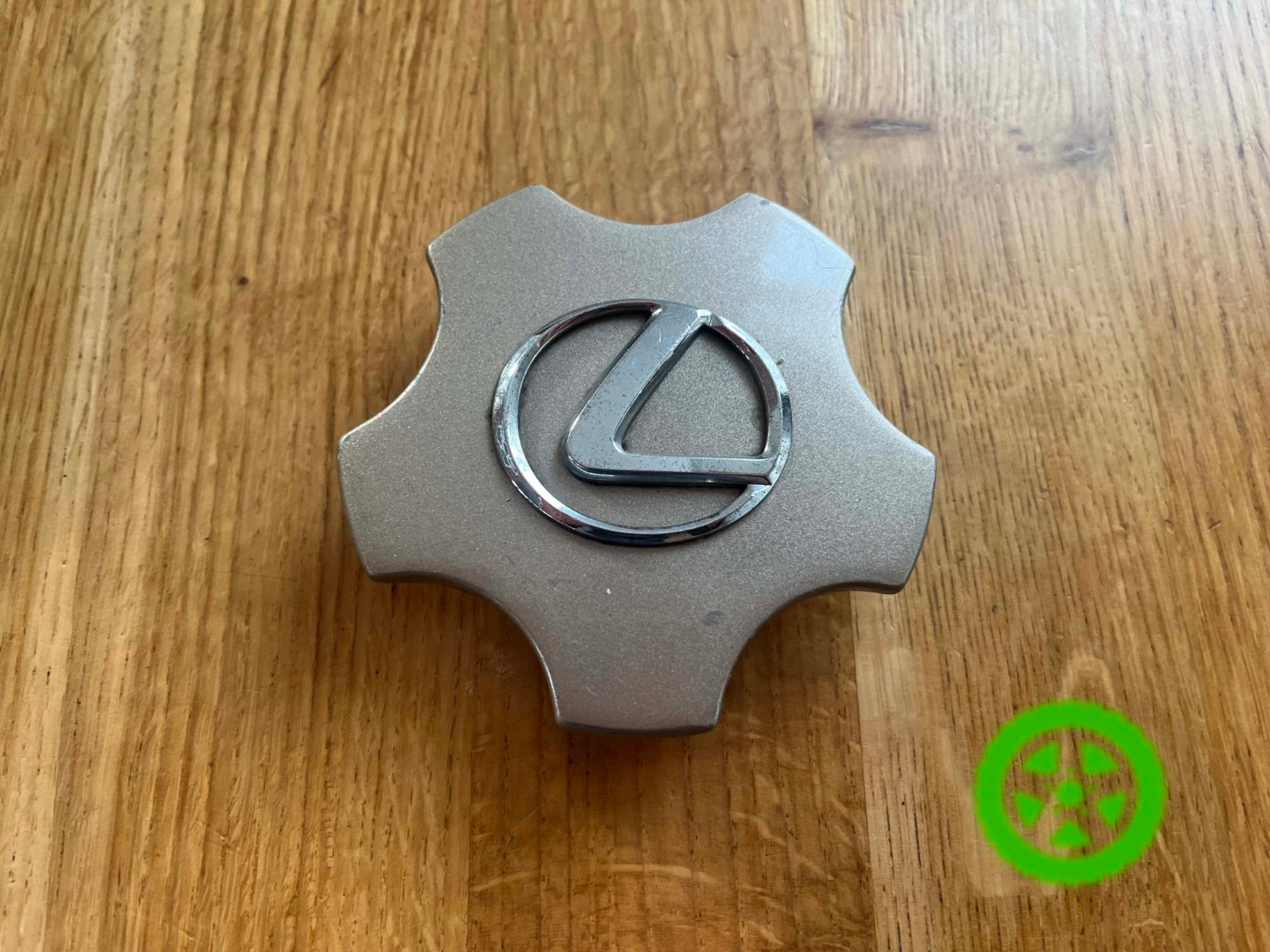 Оригинальный колпачок на  диски Lexus 42603-53040
