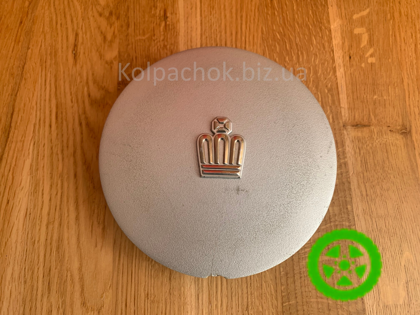 Wheel center caps  Toyota Crown 8188