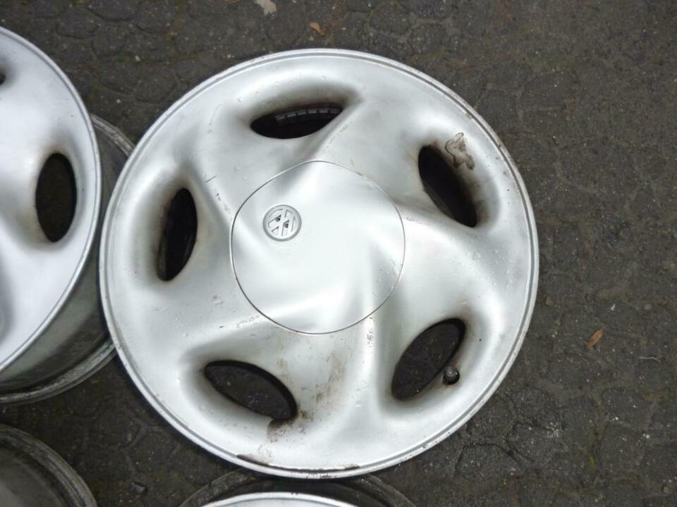 Оригінальний ковпачок для дисків Volkswagen 7M0601149B