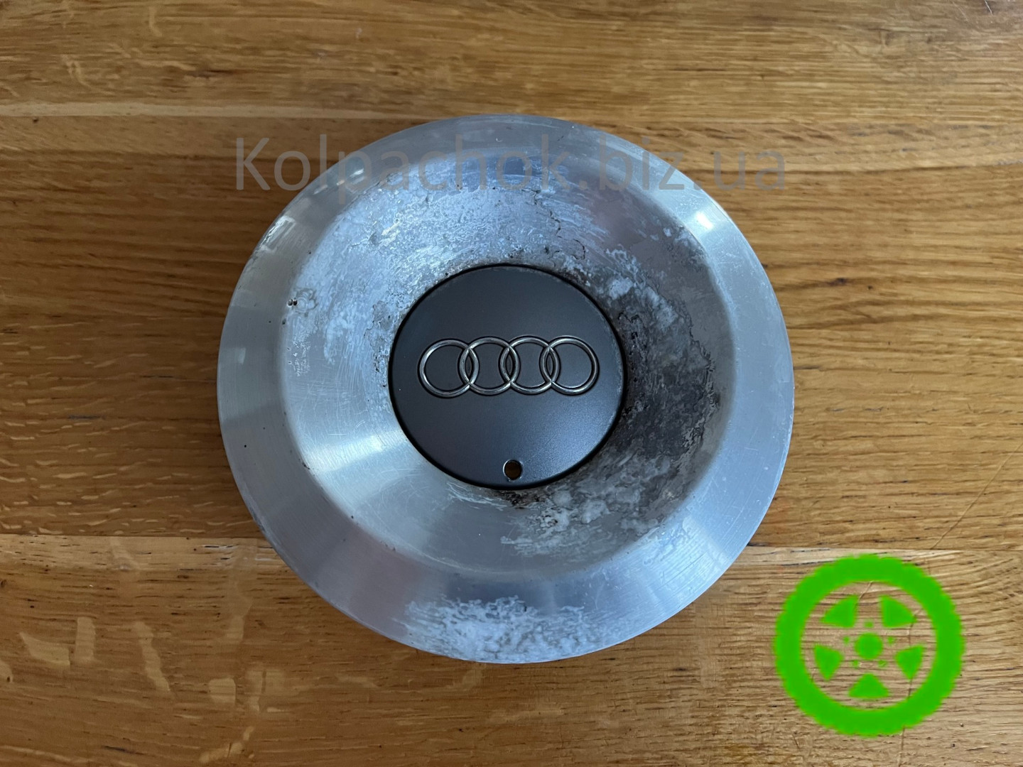 Оригінальний ковпачок для дисків Audi 8Z0601165C