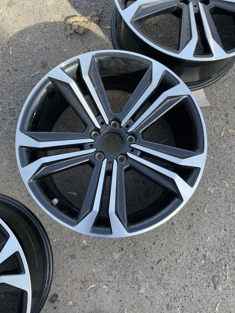 Колпачок на диски Mercedes A1674015900
