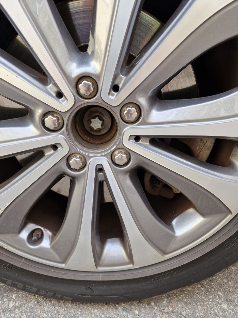 Колпачок на диски Mercedes A1674015900