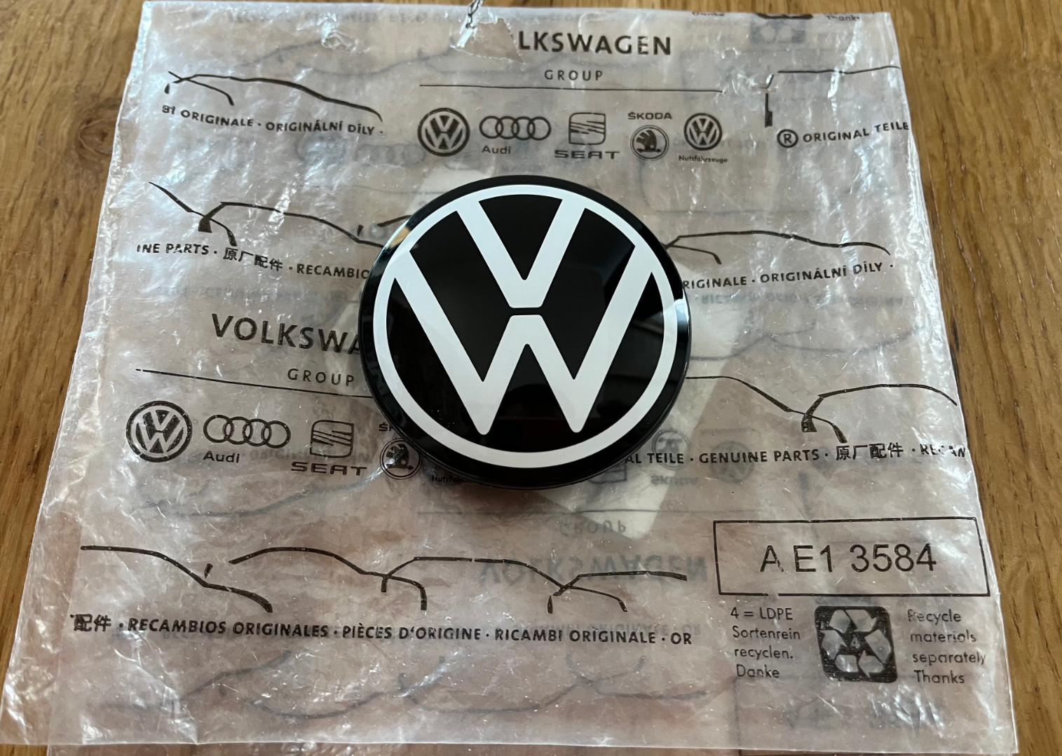 Оригинальный колпачок на диски Volkswagen 10A601171