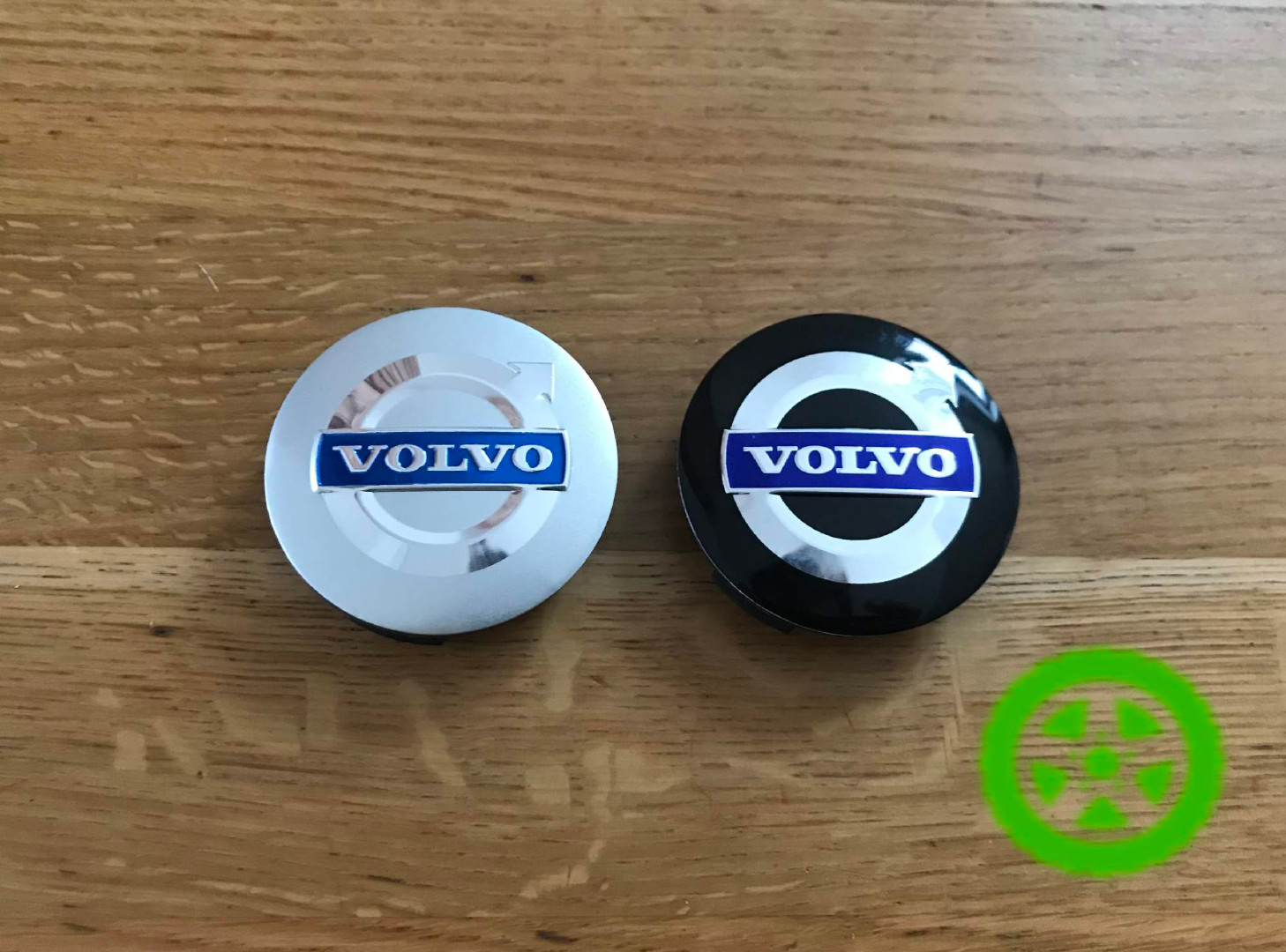 Wheel center caps  Volvo 74404