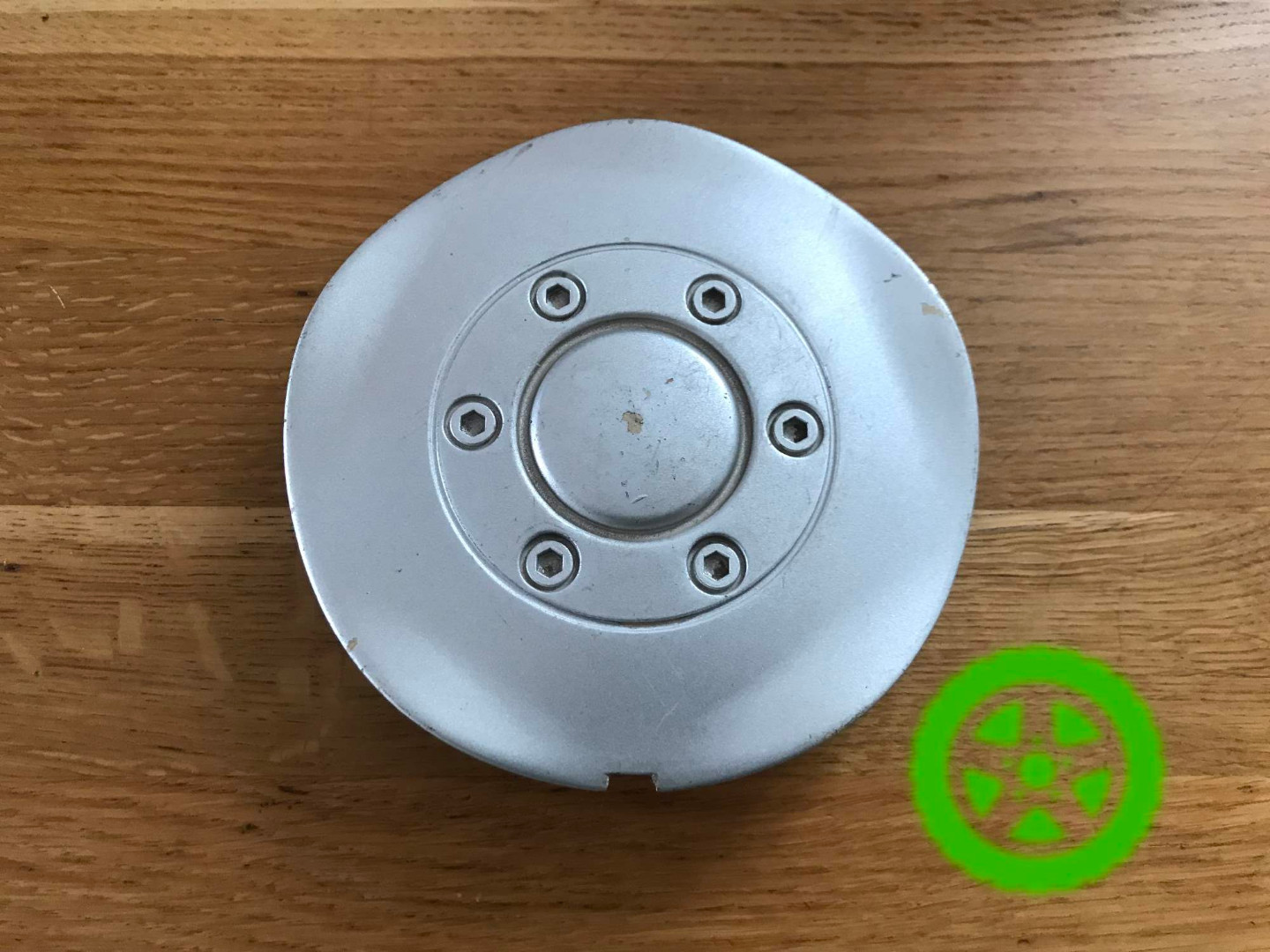 Оригинальный колпачок на  диски Volvo 3473405