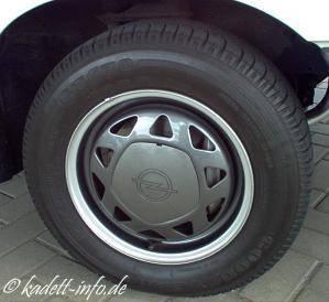 Оригінальний ковпачок для дисків Opel 90306698