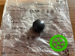 Оригинальный колпачок на колесный секретный болт Audi 4M0601173A