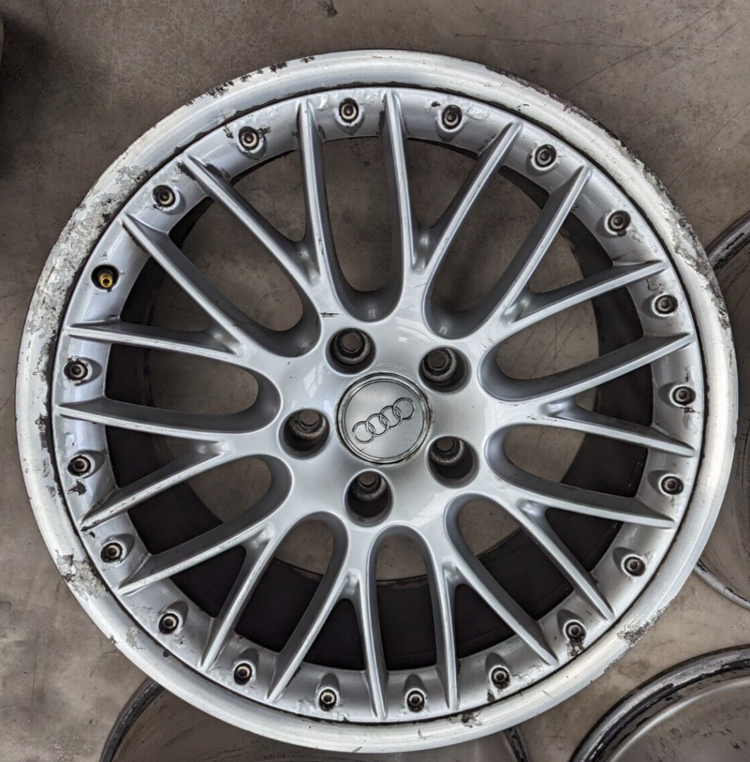 Оригінальний ковпачок диска Audi 4L0601170 (77мм / 65мм) - для  Q7