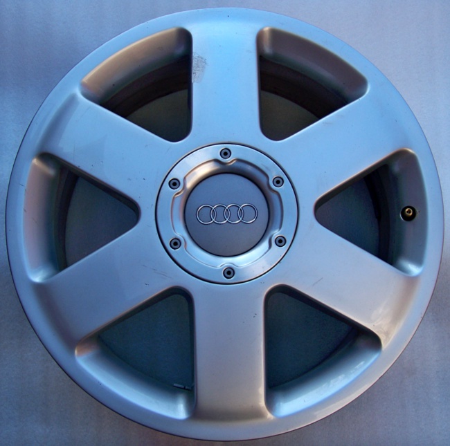Ковпачок для дисків Audi 8N0601165A