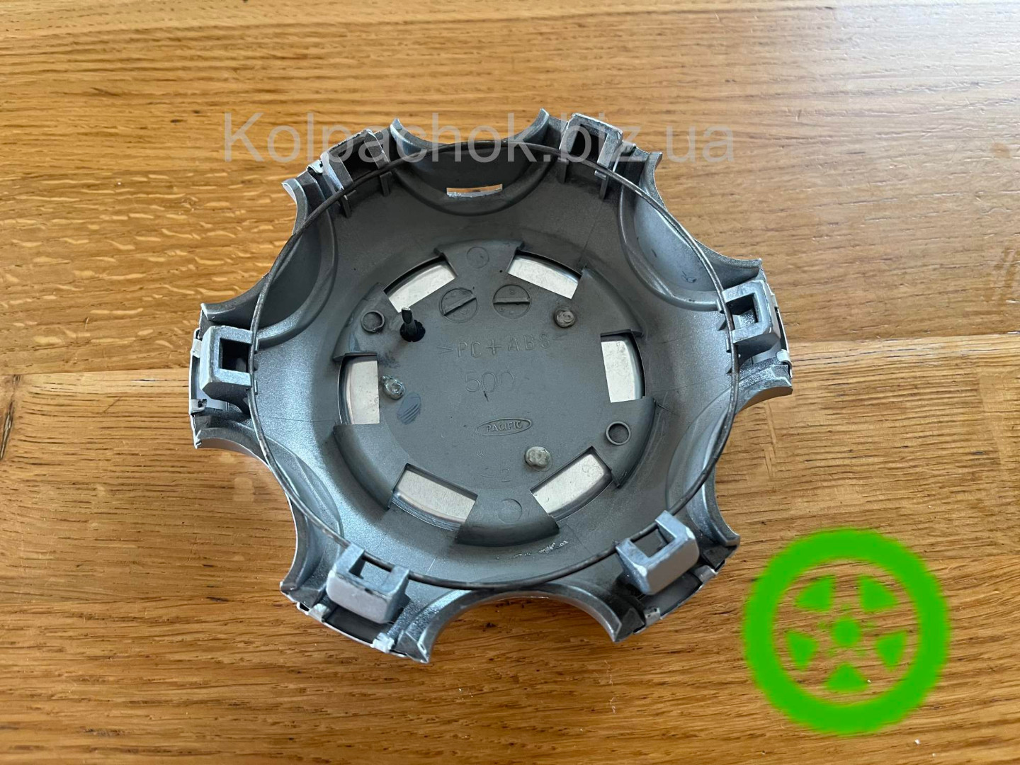 Оригінальний ковпачок на диски Toyota 42603-60500