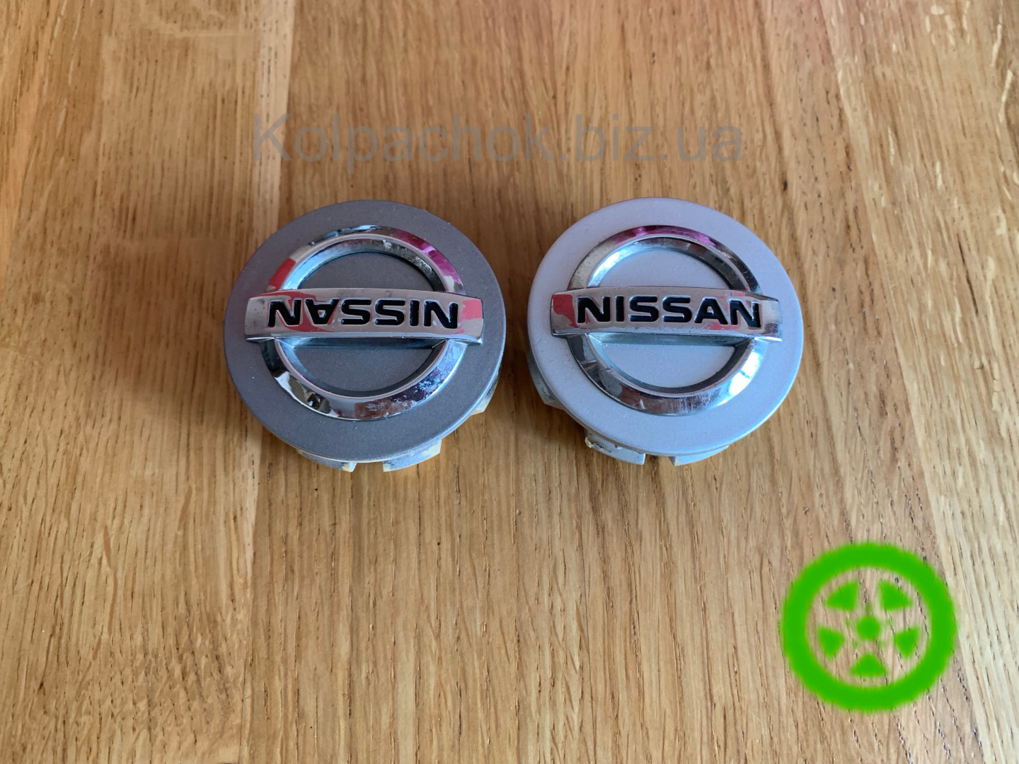 Wheel center caps  Nissan 40342AV610 (original)