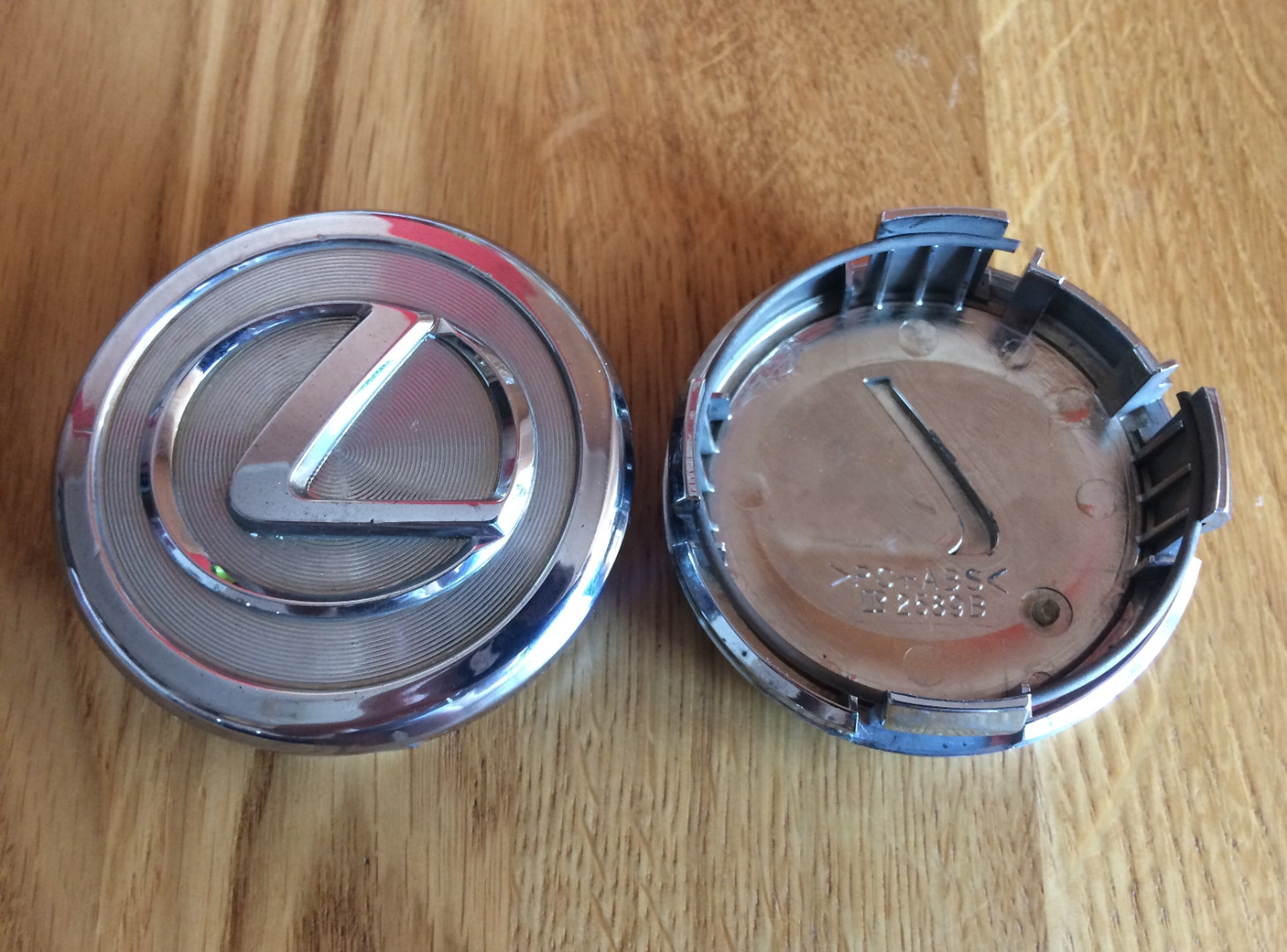 Оригинальный колпачок на диски Lexus 42603-33080