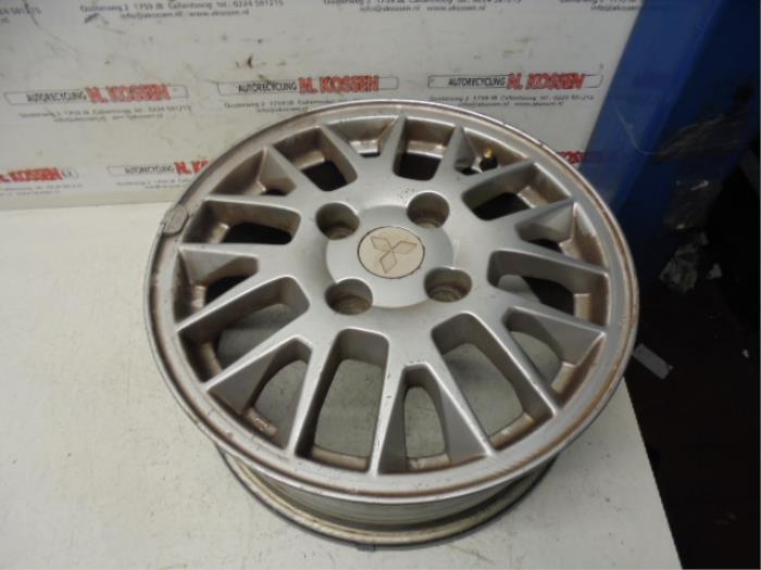 Оригінальний ковпачок для дисків  Mitsubishi 22268000001