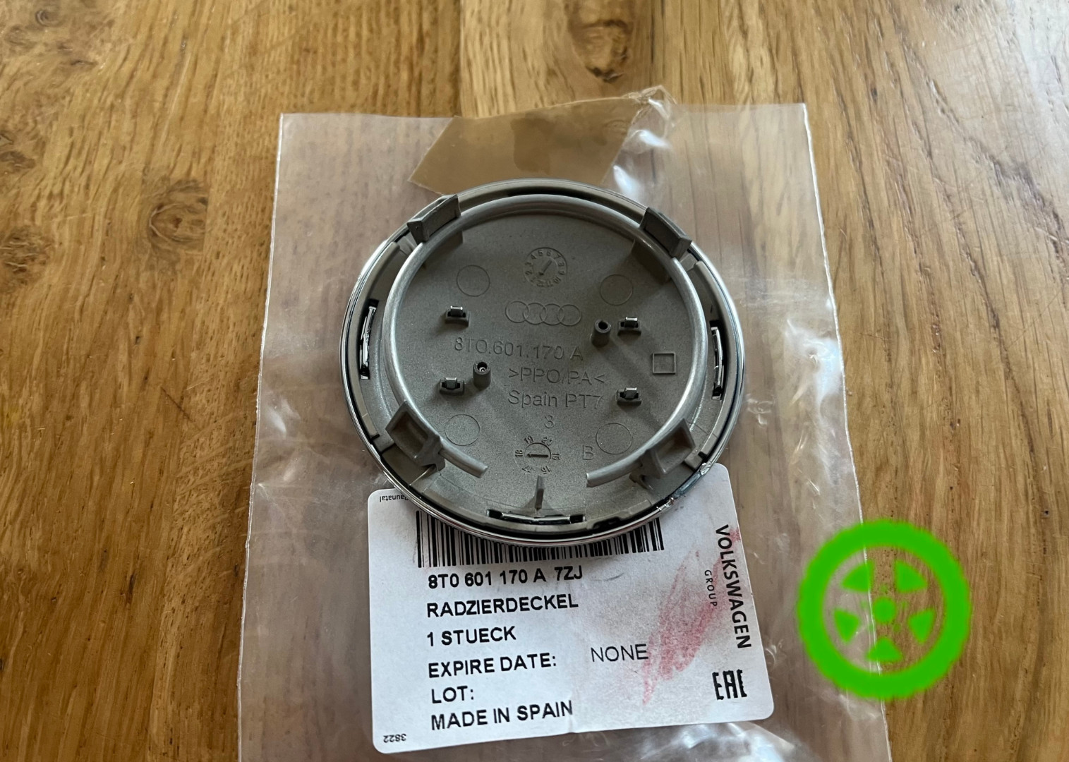 Оригінальний ковпачок для дисків  Audi 8T0601170A