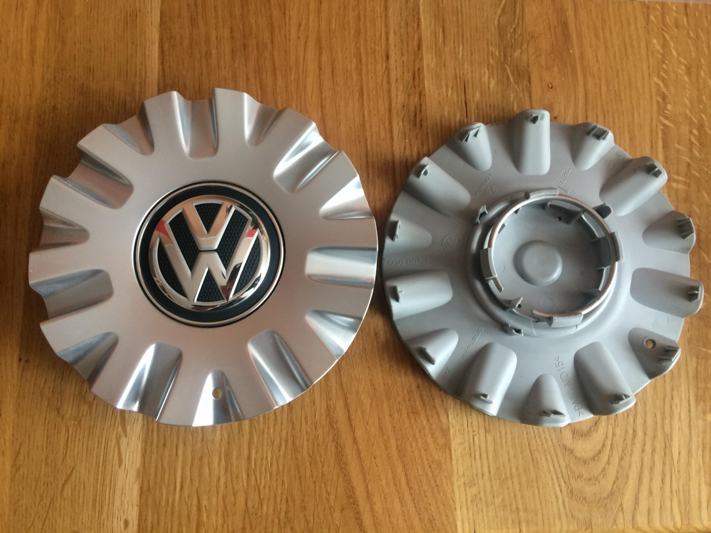 Original center cap for alloy wheels Volkswagen 5G0601149