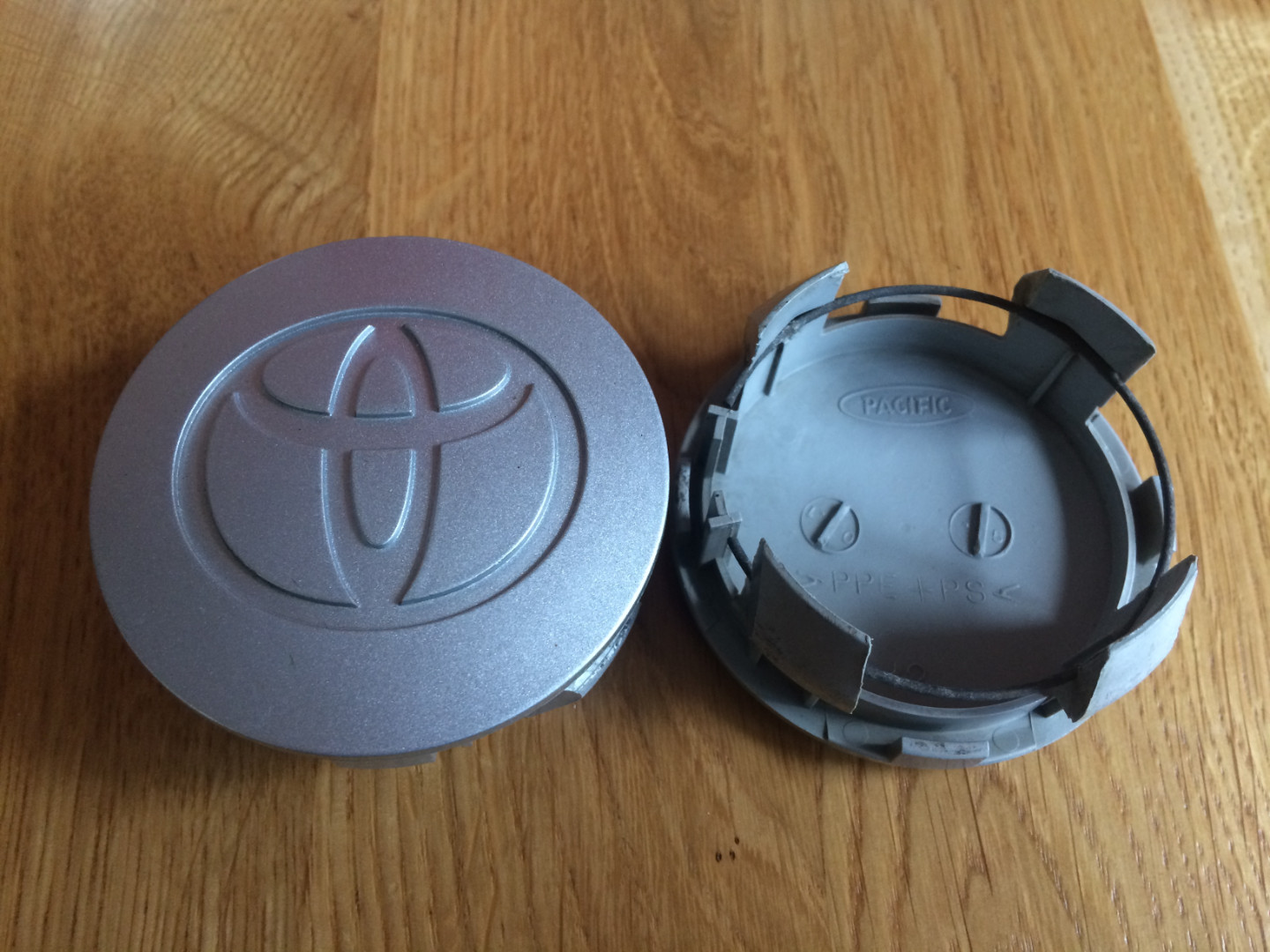 Оригінальний ковпачок для дисків Toyota 42603-42080