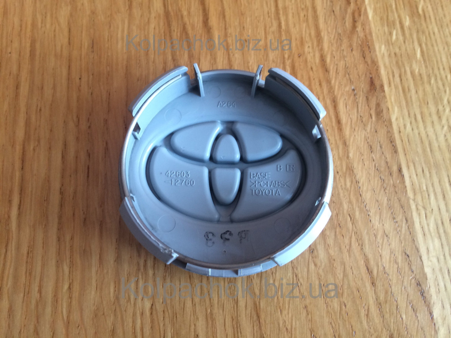 Оригінальний ковпачок для дисків Toyota 4260312760
