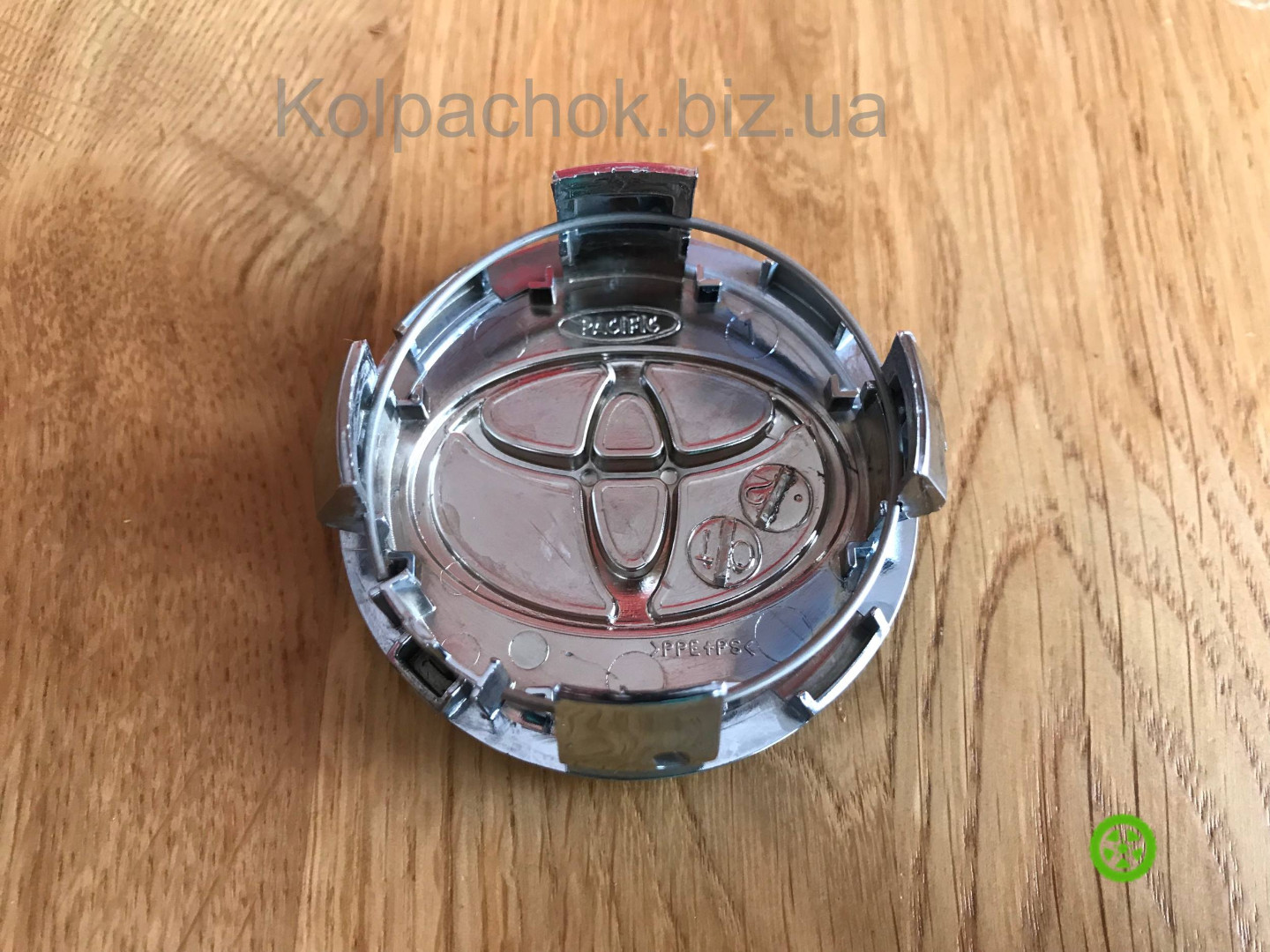 Оригінальний ковпачок для дисків Toyota 42603-44070