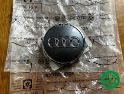 Оригинальный колпачок на диски Audi 8W0601170 (61мм / 58мм)
