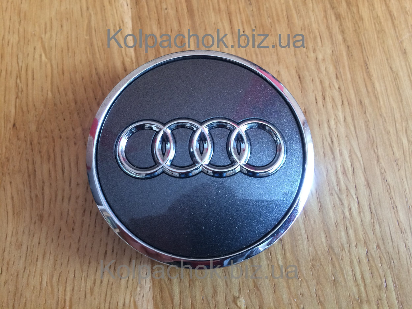 Оригінальний ковпачок Audi 8W0601170 (61мм / 58мм)