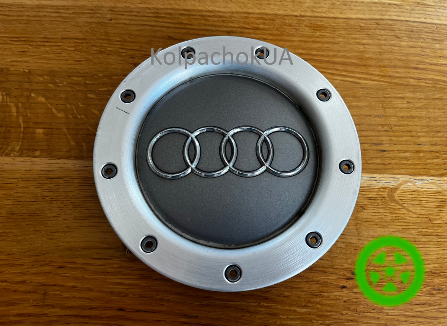 Оригінальний ковпачок для дисків Audi 8P0601165G